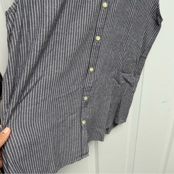 Banana Republic sleeveless button down shirt - Picture 4 of 6
